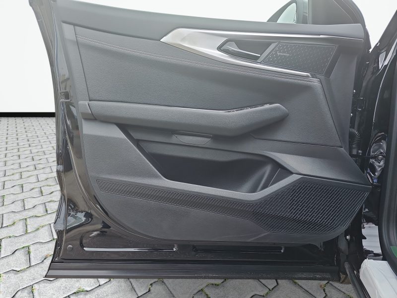 12_69b6f172-f754-460b-9ff3-c907e2962e7a_final_image